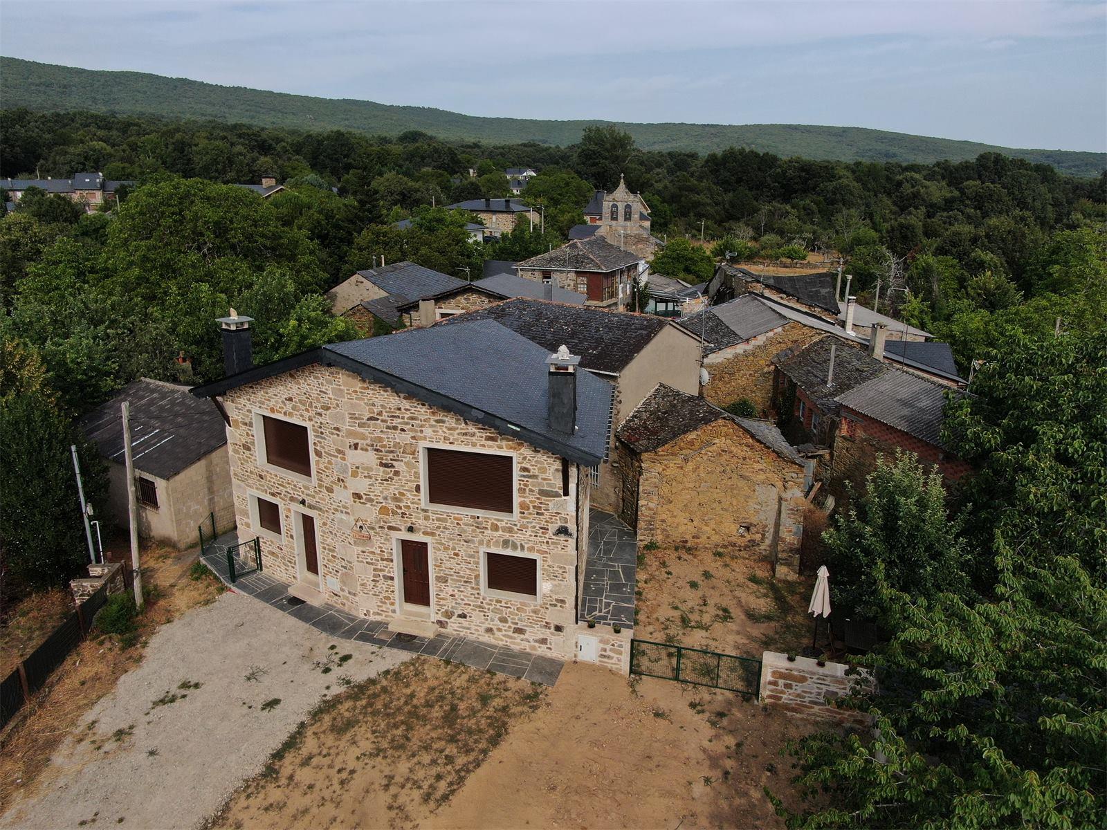 Vista aérea de Robleda-Cervantes en Sanabria
